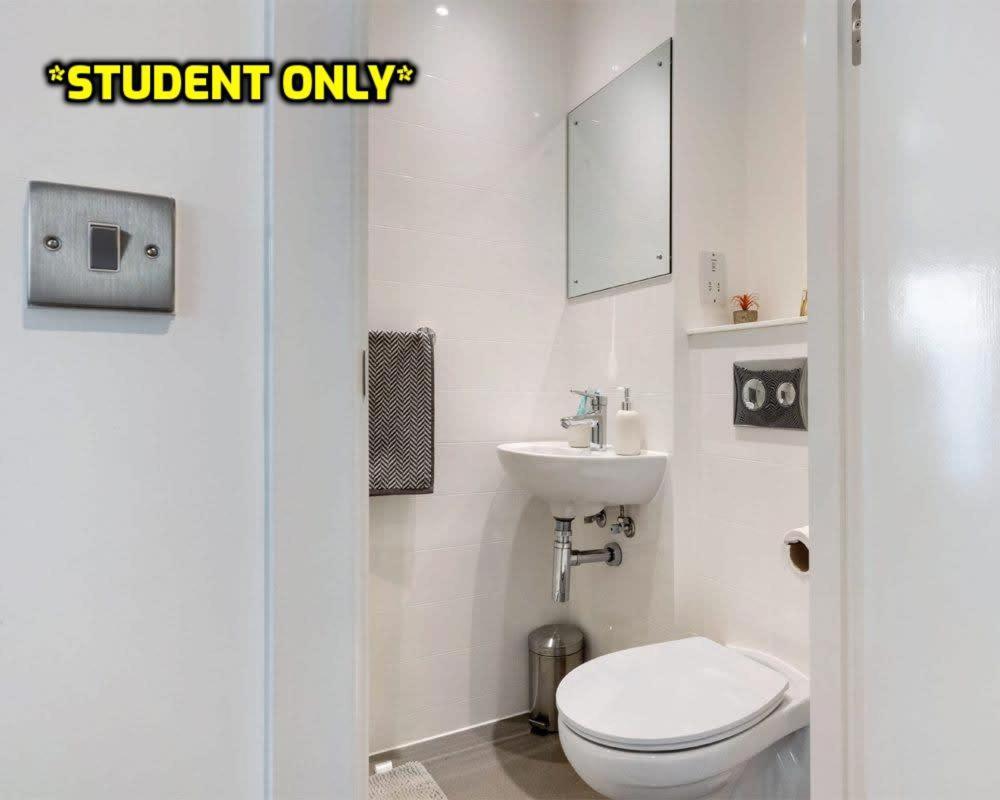 Student Only Zeni Ensuite Rooms, Colchester Bagian luar foto