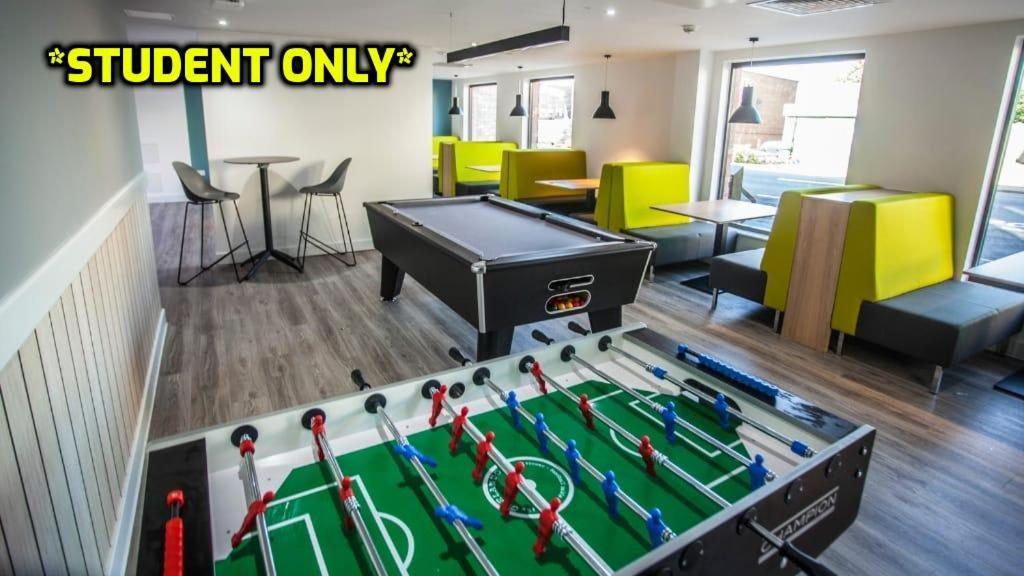 Student Only Zeni Ensuite Rooms, Colchester Bagian luar foto
