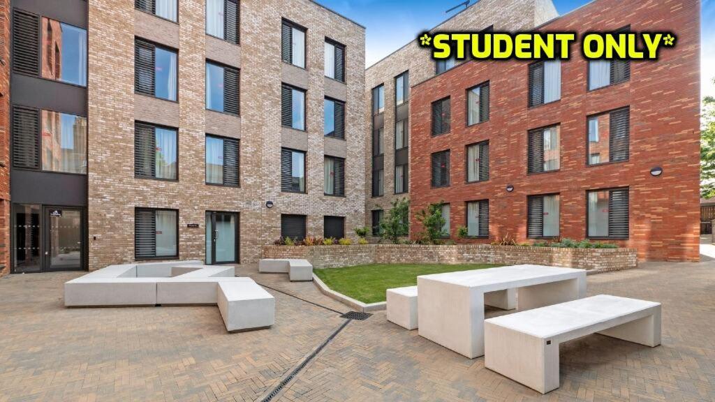 Student Only Zeni Ensuite Rooms, Colchester Bagian luar foto