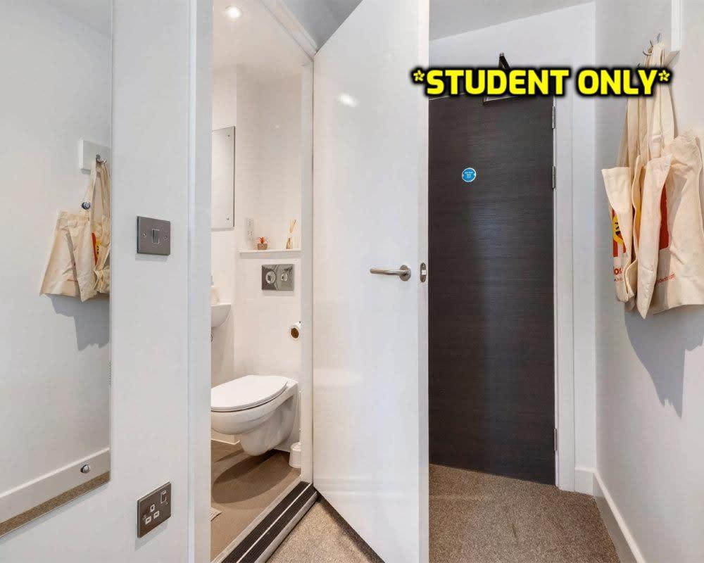 Student Only Zeni Ensuite Rooms, Colchester Bagian luar foto