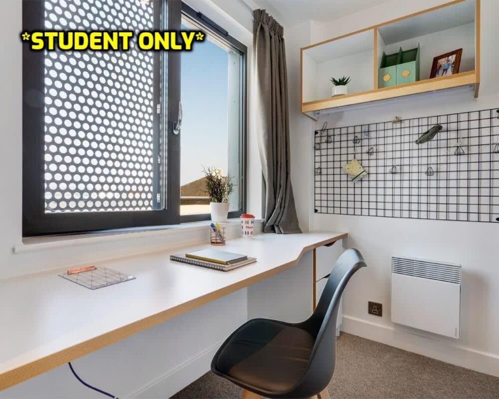 Student Only Zeni Ensuite Rooms, Colchester Bagian luar foto